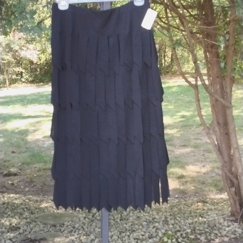 NWT Tadashi Neiman Marcus FRINGE  dress/skirt size M. OLD MONEY QUIET LUXURY
